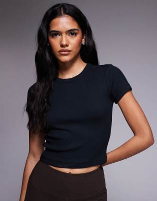 4505 - Rest Day - Knapp geschnittenes Cropped-Fit-T-Shirt in Schwarz aus ultraweichem, geripptem Modal