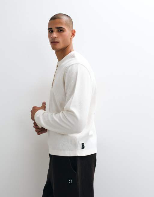 4505 Rest Day våffelstickad långärmad henley-t-shirt i offwhite, 3 av 5