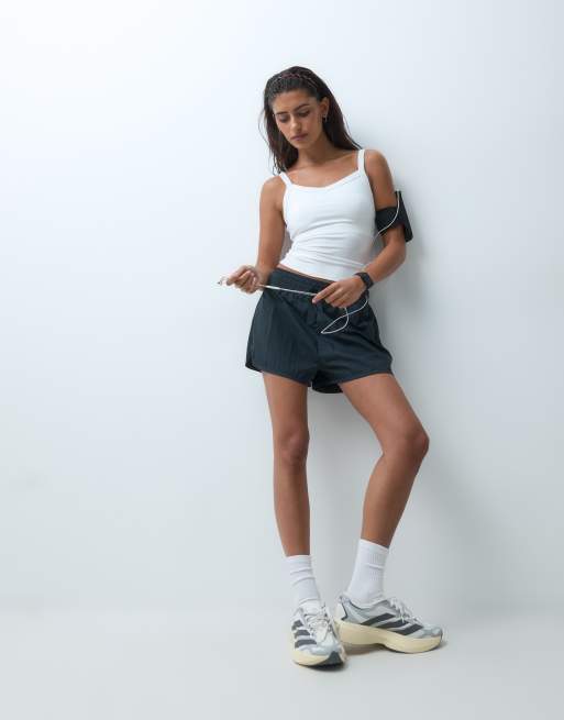 4505 ripstop 2-in-1 running short with zip pockets in black, 2 of 5
