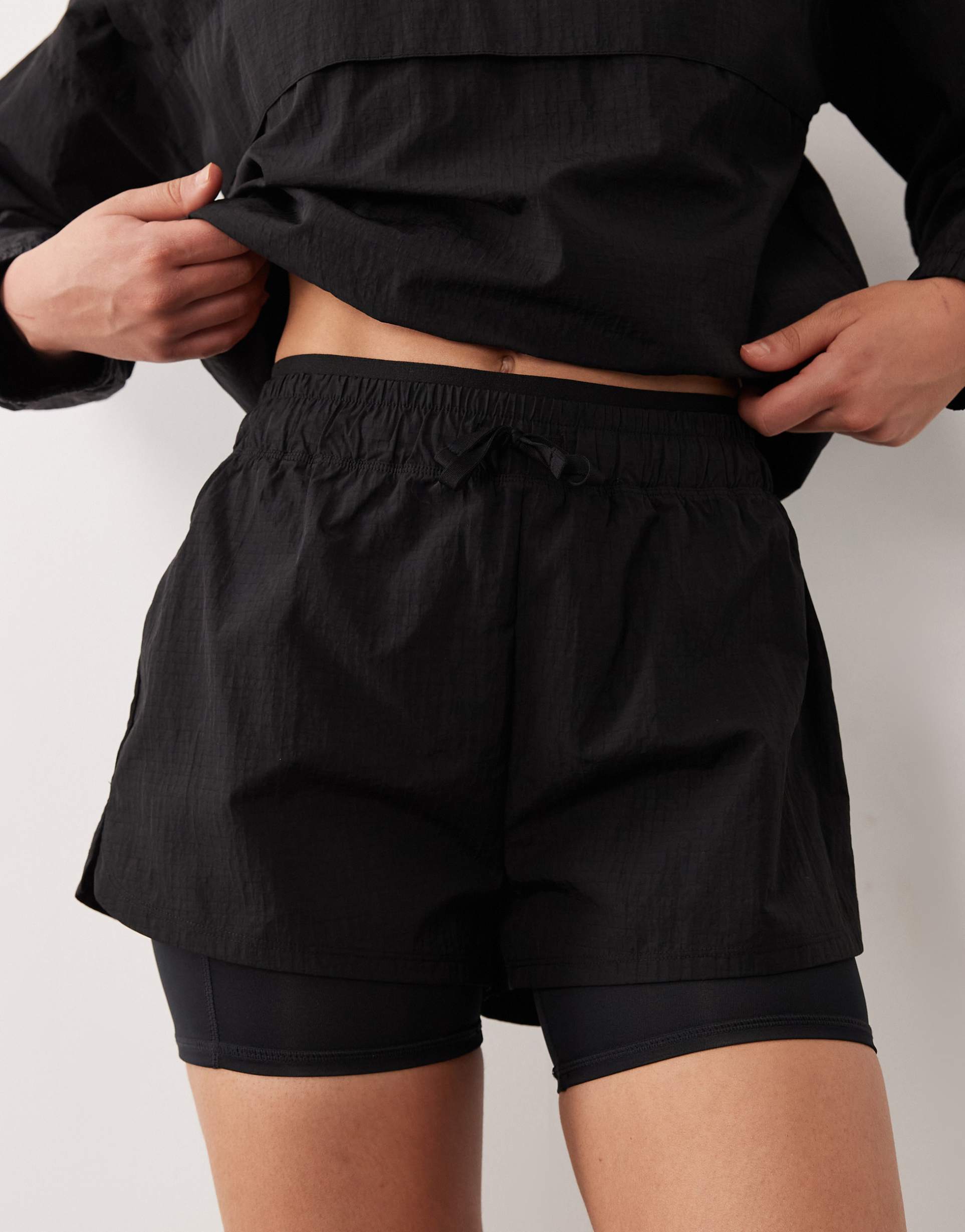 4505 ripstop 2-in-1 running shorts with zip pockets in black