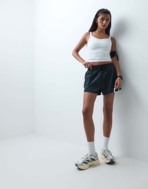 4505 ripstop 2-in-1 running shorts with zip pockets in black, 3 of 5