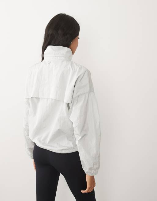 4505 ripstop overhead water repellent running jacket with chest pocket in silver, 3 of 4