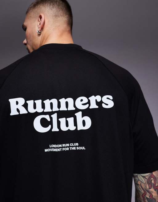 4505 - Run Club - Sort oversized trænings-T-shirt i hurtigttørrende performance-stof med rygprint 