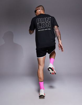 4505 Run Ldn Back Print Mesh Running T-shirt In Black