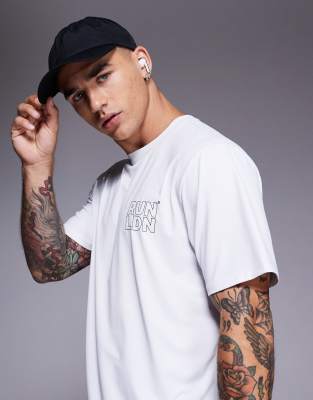 4505 Run Ldn Back Print Mesh Running T-shirt In White