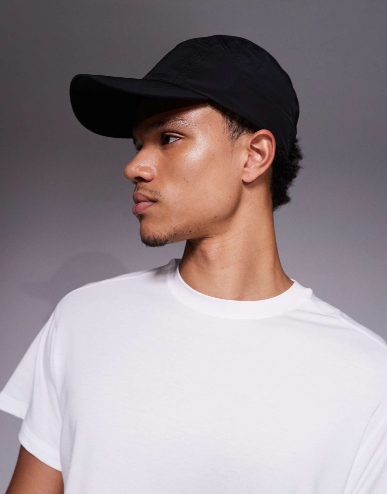 4505 кепка для бега с регулируемой спинкой черного цвета