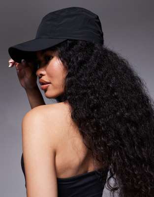 4505 Running Cap With Adjustable Toggle In Black