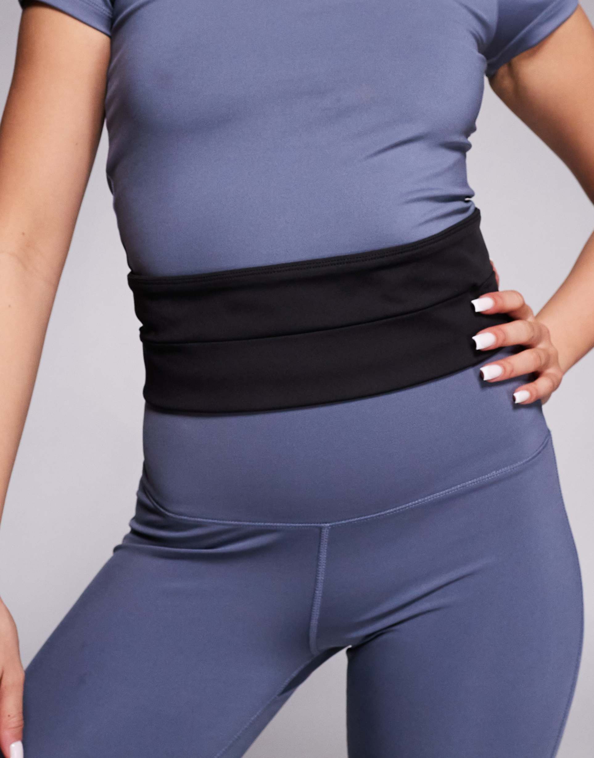 4505 running waist belt with concealed pocket in black