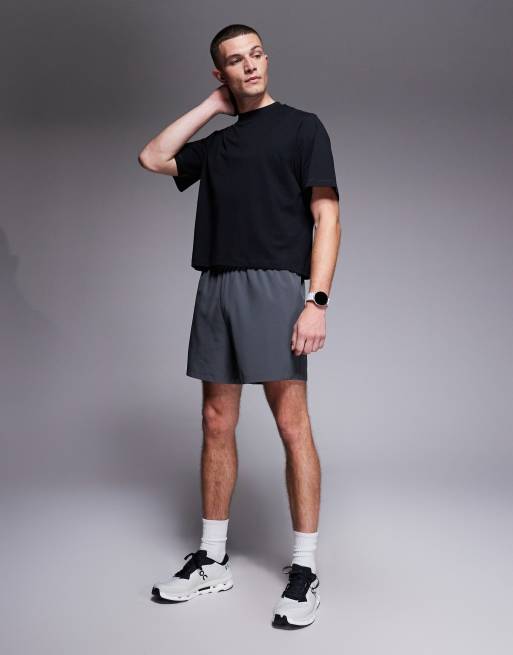 4505 – Schnelltrocknendes Cropped-T-Shirt aus Baumwolle in Schwarz