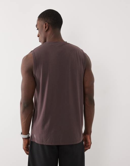 4505 – Schnelltrocknendes, kastiges Trainings-Tanktop aus Performance-Jersey in Braun mit Oversize-Passform, 5 von 5