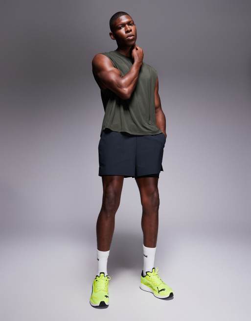 4505 – Schnelltrocknendes, kastiges Trainings-Tanktop aus Performance-Jersey in Khaki mit Oversize-Passform, 2 von 5