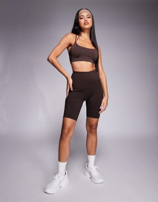 4505 Sculpting Active Medium Support Sports Bra With Adjustable Straps In Brown