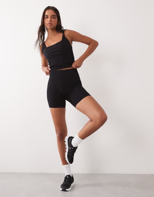 4505 sculpting seamless square neck singlet with inner bra and removable padding in black, 3 of 4