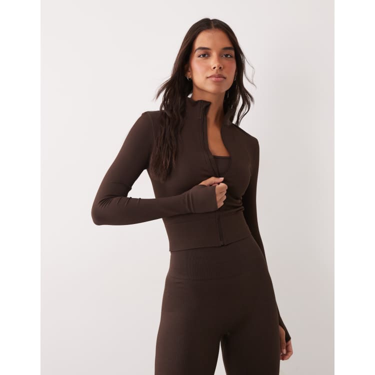 4505 seamless baby rib cropped zip up long sleeve top in chocolate