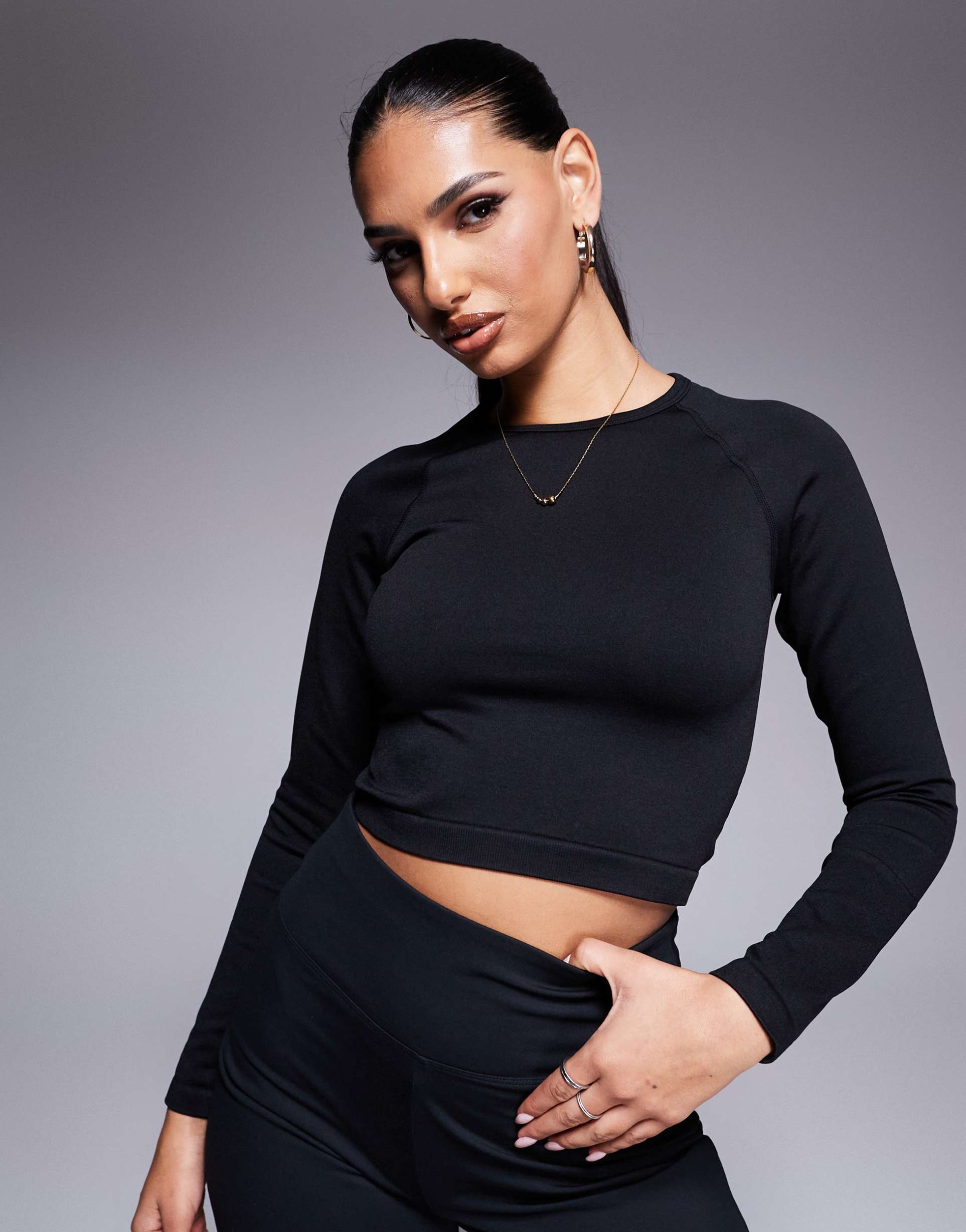 4505 seamless cropped long sleeve top in black
