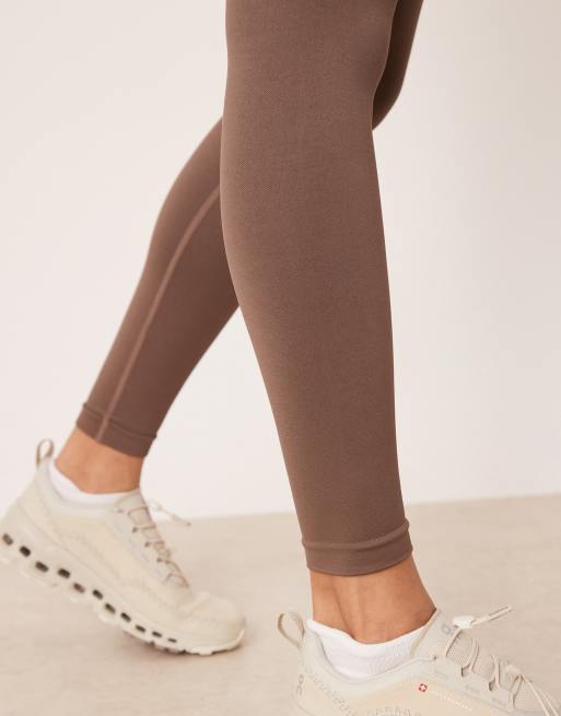 4505 seamless high waist gym leggings in taupe , 4 of 5
