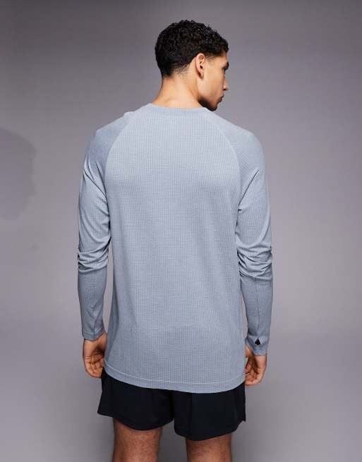 4505 seamless lightweight mesh quick dry relaxed long sleeve running t-shirt in cool grey marl, 3 of 5