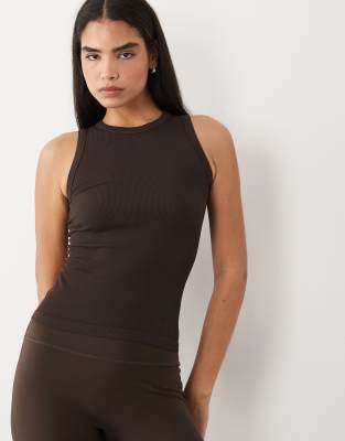 4505 Seamless Lightweight Ribbed 90s Racer Tank Top In Brown