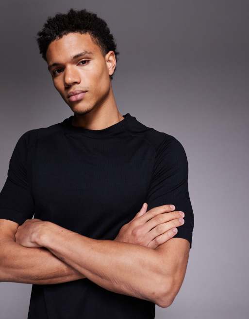 4505 seamless mesh slim fit lightweight base layer t-shirt in black, 3 of 5