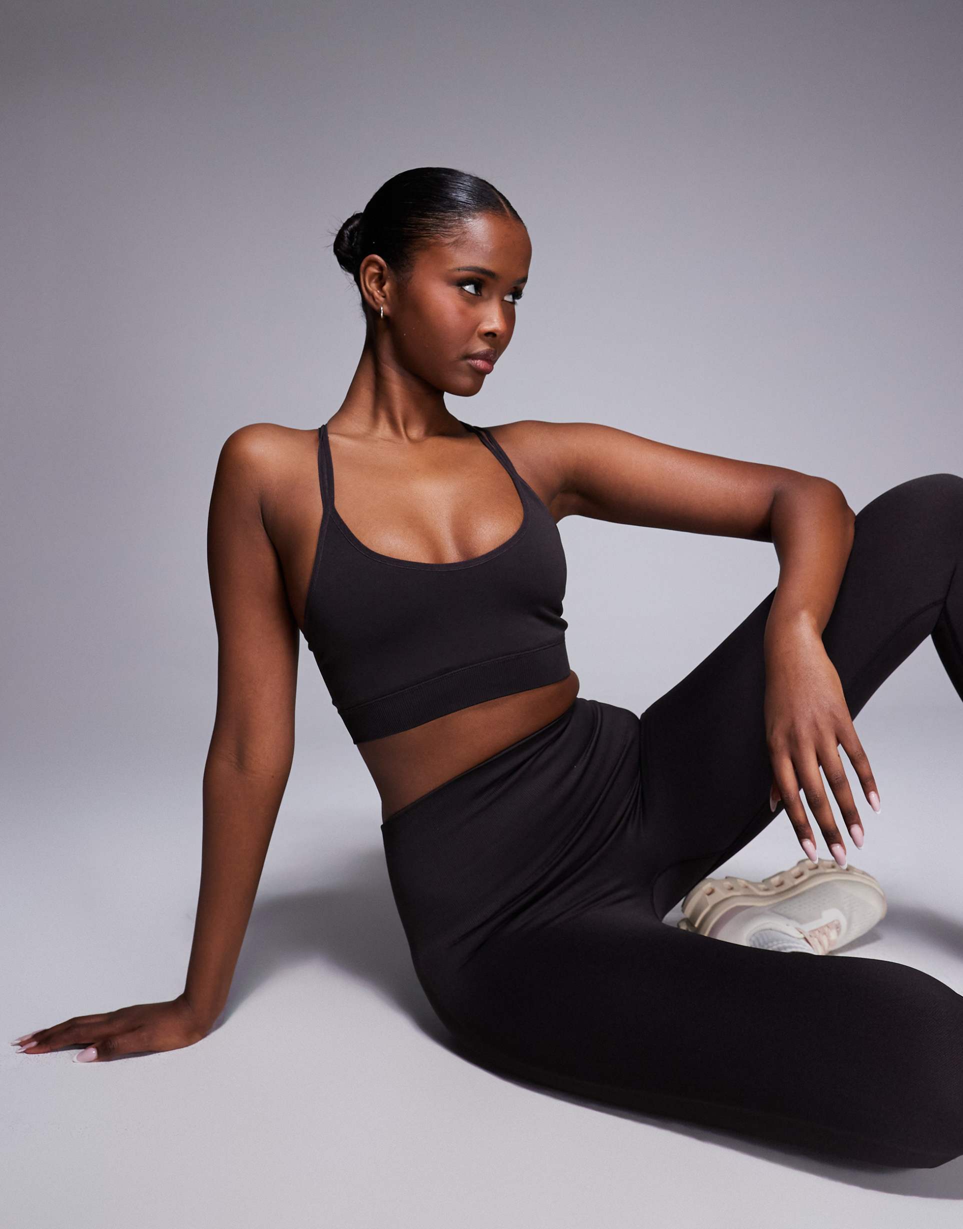 4505 seamless multi strap medium support sports bra with removable padding in dark chocolate