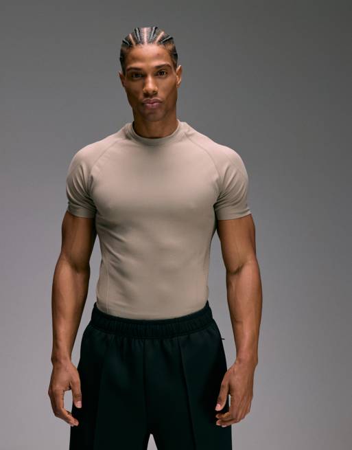 4505 seamless physique defining muscle fit compression base layer t-shirt in greige, 3 of 5