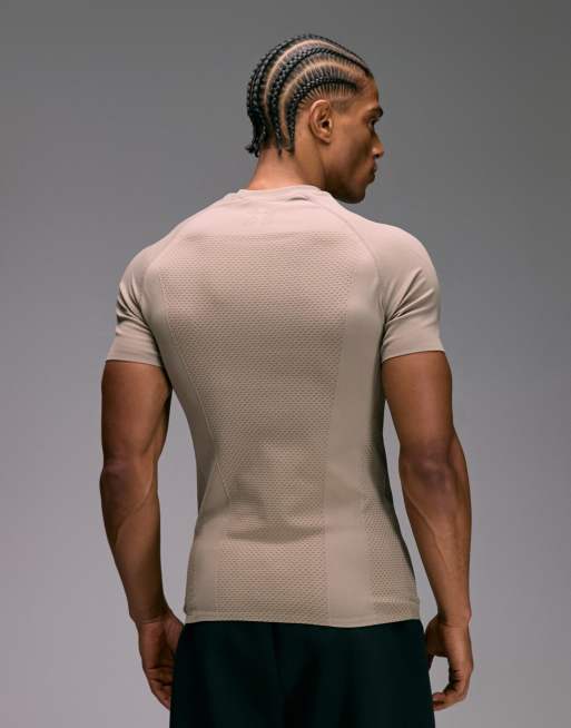 4505 seamless physique defining muscle fit compression base layer t-shirt in greige, 5 of 5