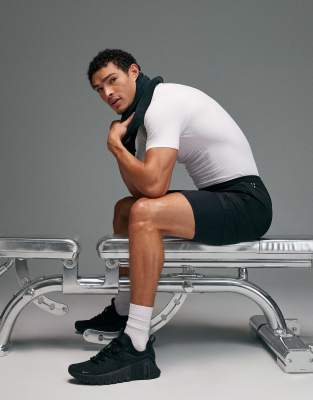 4505 Seamless Physique Defining Muscle Fit Compression Base Layer T-shirt In White