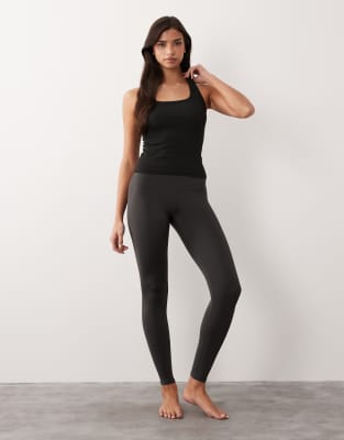4505 Seamless Rib Knit Scoop Neck Tank Top With Racer Back In Black