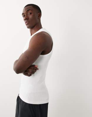4505 Seamless Rib Muscle Fit Training Tank In White
