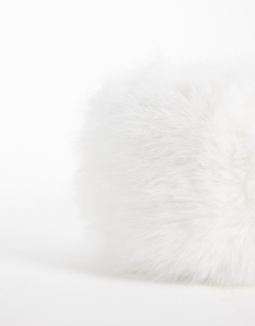 4505 Ski hatt i fuskpäls, oversized, vit, 2 av 3