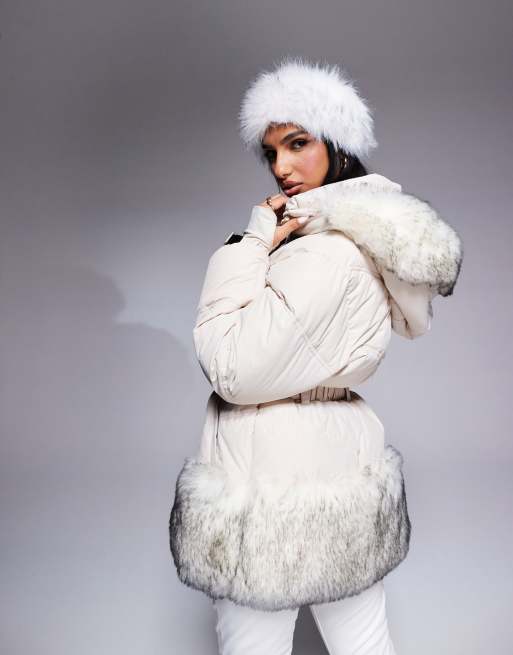 4505 – Ski – Ski-Pufferjacke in Creme mit Gürtel und Kunstpelzbesatz , 4 von 5