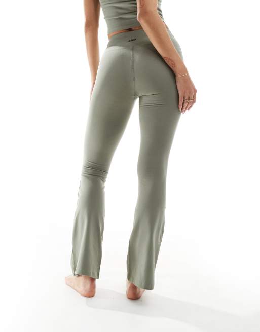 4505 slim kick soft touch leggings with wrap waist in olive green  , 4 of 5