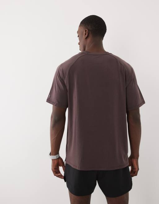 4505 - Sneldrogend performance trainingsshirt met rechte pasvorm in bruin, 4 van 5