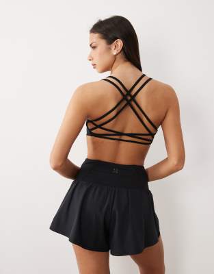 4505 Soft Touch Light Support Strappy Sports Bra In Black