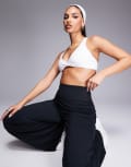 [ASOS] 4505 soft touch light support twist front sports bra in white M White