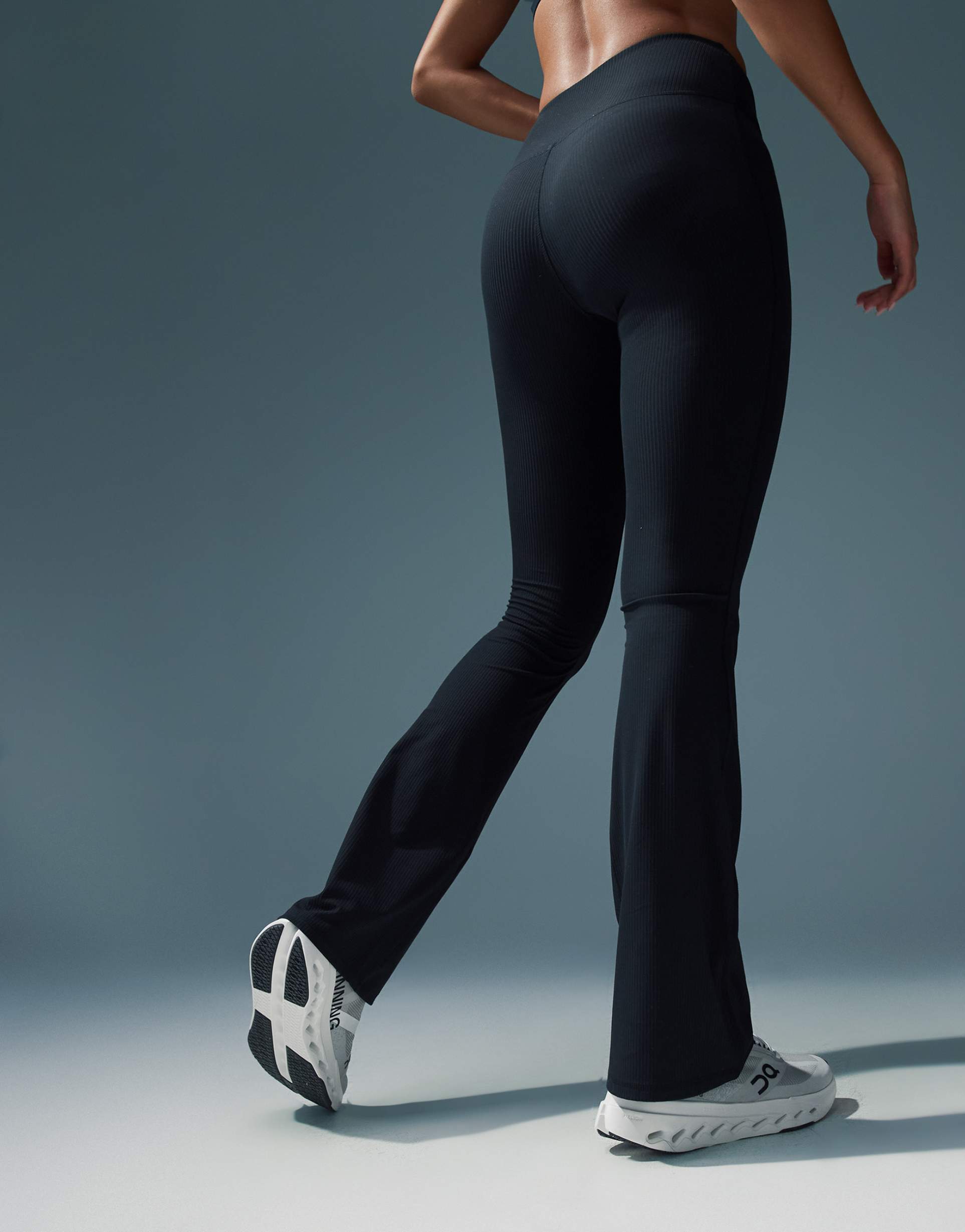 4505 soft touch rib knit slim kick yoga leggings in black