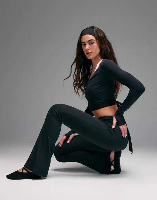 4505 soft touch ruched foldover waist slim kick yoga leggings in black, 3 of 5