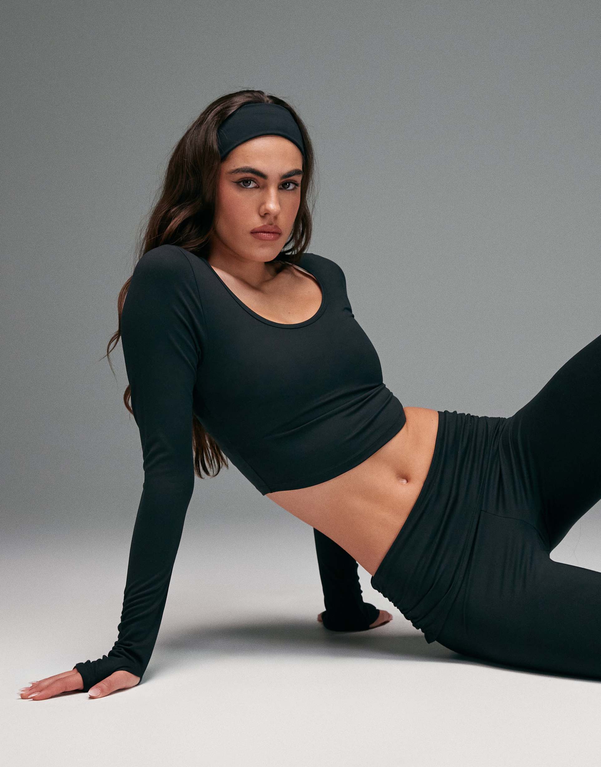 4505 soft touch scoop neck long sleeve top with ruched sleeves in black