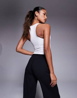 4505 Soft Touch Tank Top With Inner Bra And Removable Padding In White