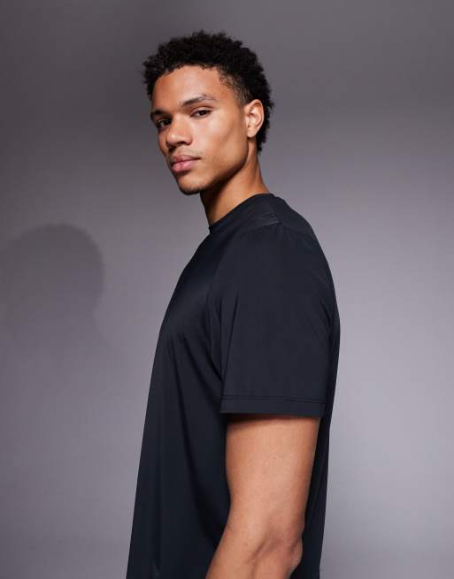 4505 - Sort løbe-T-shirt med print på ryggen i hurtigttørrende performance-mesh, 3 af 5