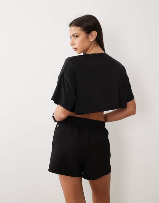 4505 - Sort ultra-cropped T-shirt i hurtigttørrende performance-jersey, 4 af 4