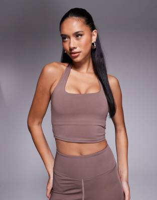 4505 - Sport-Trägertop in Taupe mit Neckholder und integriertem BH-Braun