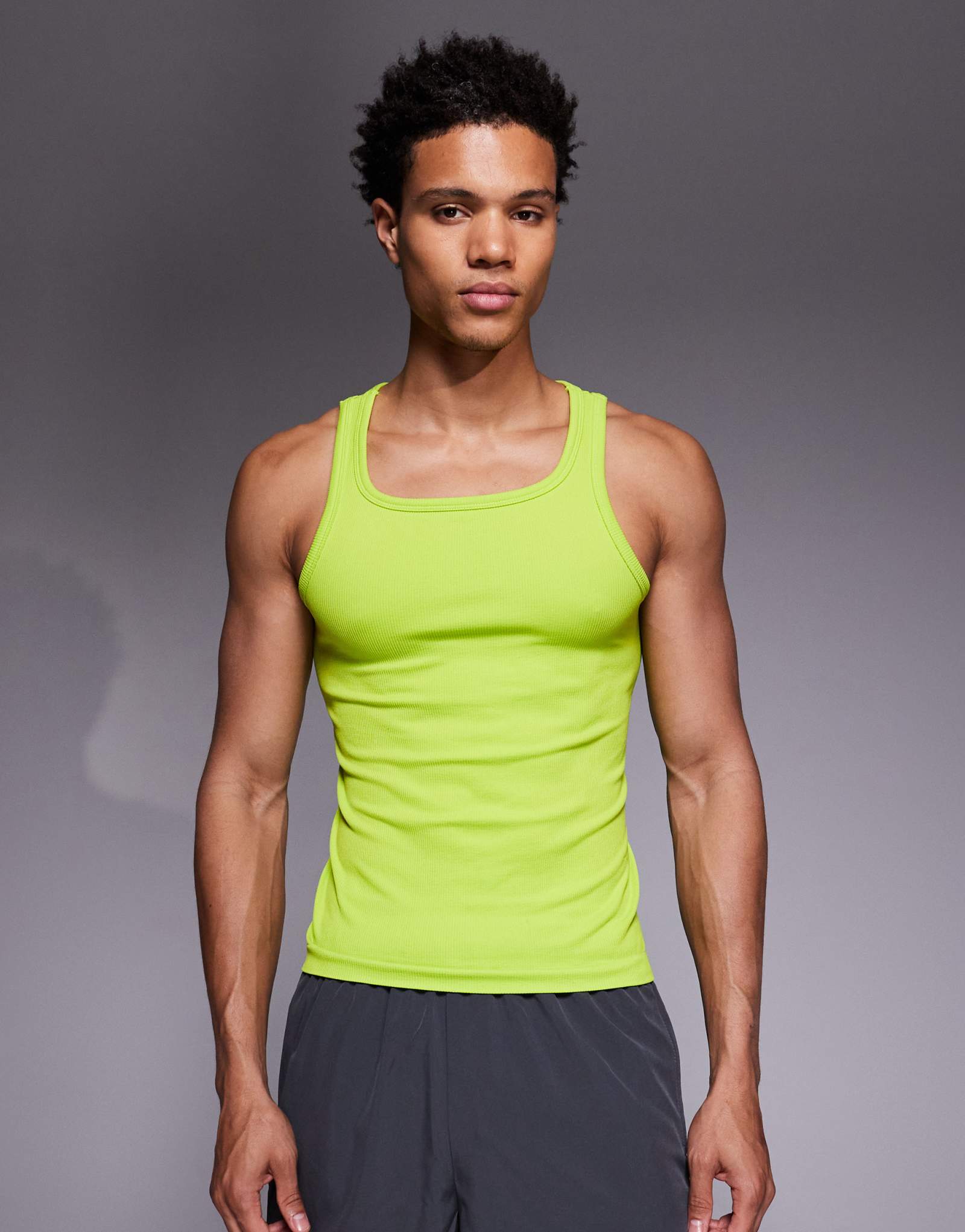 4505 облегающая бесшовная майка из трикотажа в рубчик с квадратным вырезом кислотно-зеленого цвета