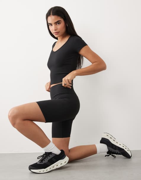 4505 - Strakke short van 20cm met microribbels en hoge taille in zwart - view 1