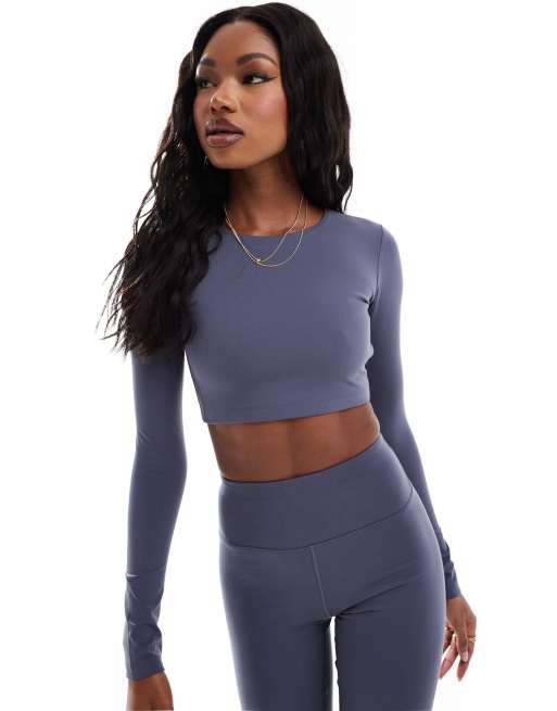 4505 - Studio - Zachte top met lange mouwen en open achterkant in leisteenblauw 