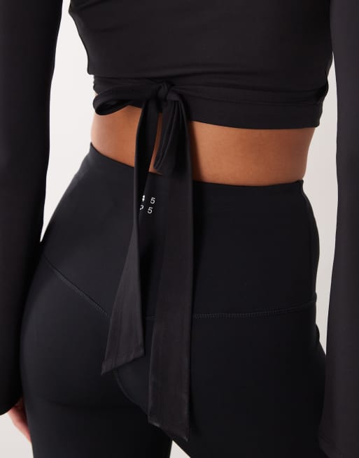 4505 – Svart, mjuk topp med utsvängda ärmar, omlottdesign och ballerinastil, 3 av 4