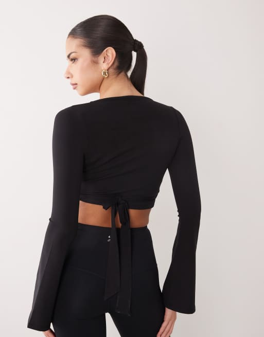 4505 – Svart, mjuk topp med utsvängda ärmar, omlottdesign och ballerinastil, 4 av 4