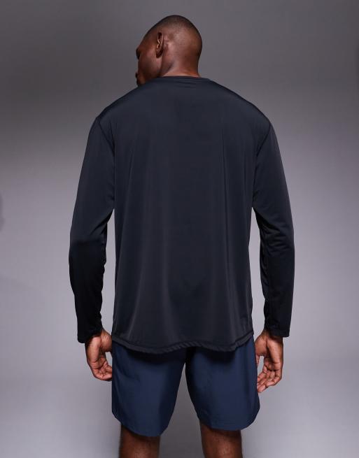 4505 – Svart, snabbtorkande, oversize löpartopp i nylon och mesh med långa ärmar, 3 av 5
