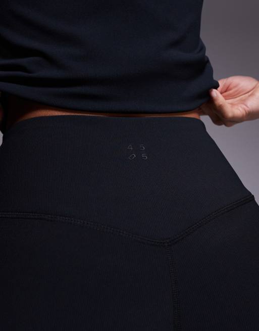 4505 – Svarta, småribbade yogaleggings i slim fit med utsvängd design och omlottmidja, 5 av 5