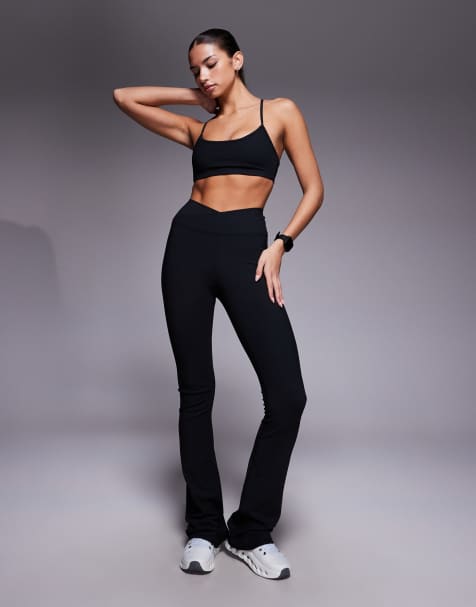 4505 – Svarta, småribbade yogaleggings med smal passform, utsvängd design och omlottmidja - view 1